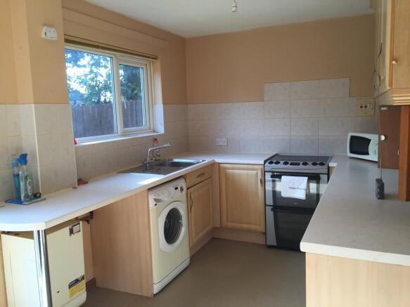 FITTED KITCHEN
