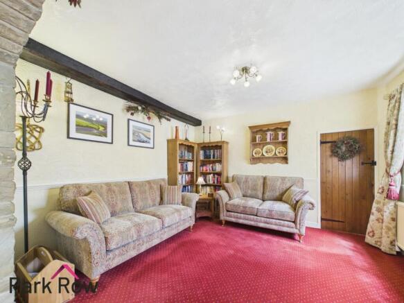 5 bed Detached for sale Image 9