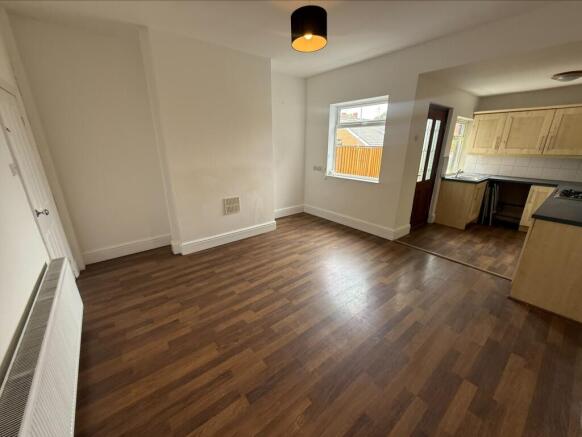 2 bed Terraced to rent Image 4