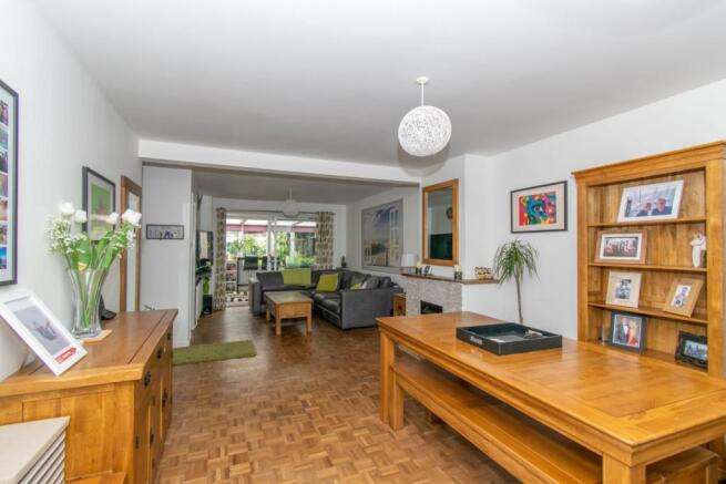 Lounge/Dining Room