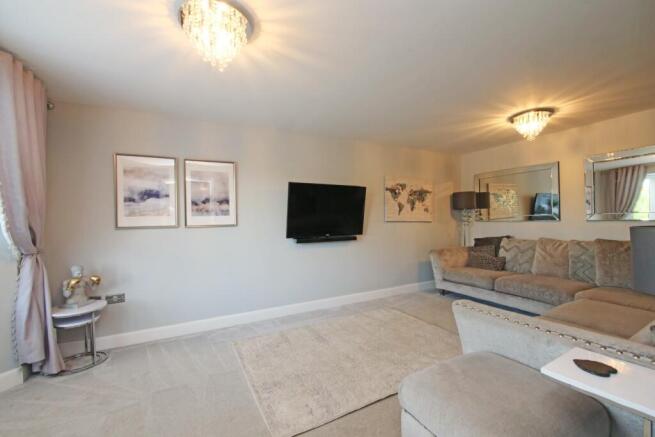 4 bed Detached for sale Image 10