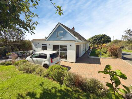 Porthleven, Detached home in coastal village