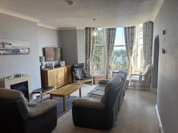 3 bed Flat to rent Image 4