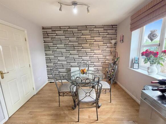 4 bed Town House for sale Image 4