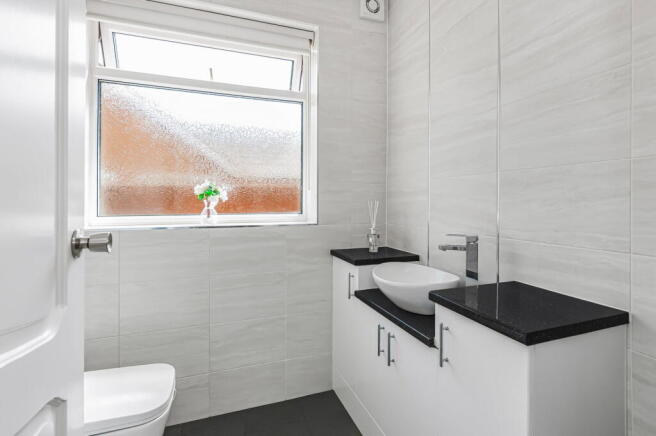 4 bed Link Detached House for sale Image 10