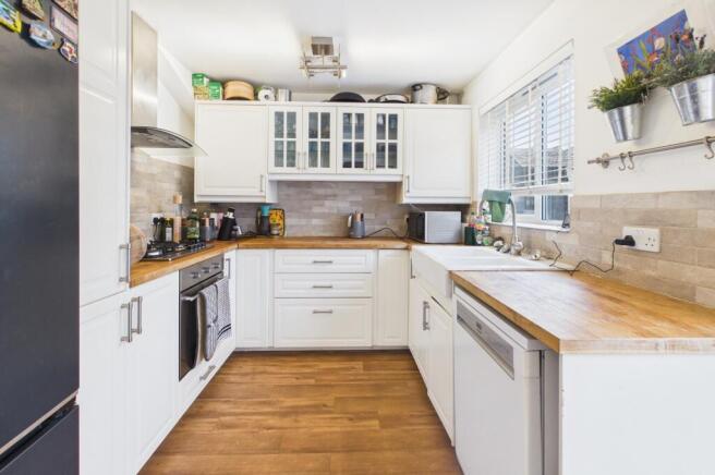 CAM02519G0-PR0387-STILL008