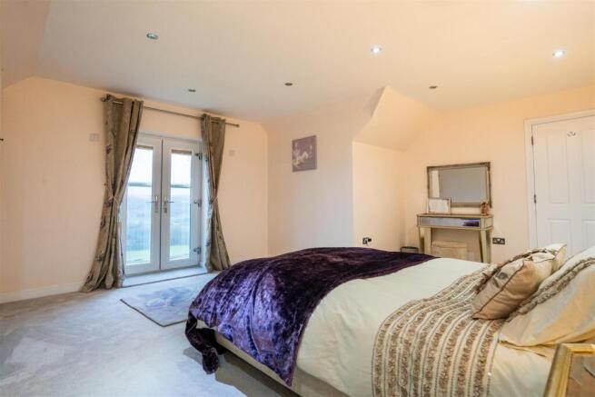 7 bed Detached for sale Image 12