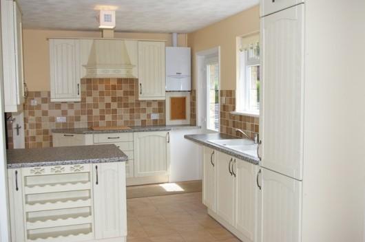 ... LOVELY KITCHEN