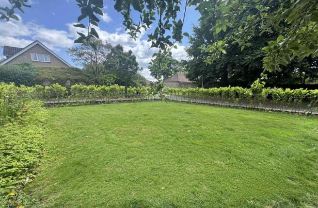 31. Side Garden