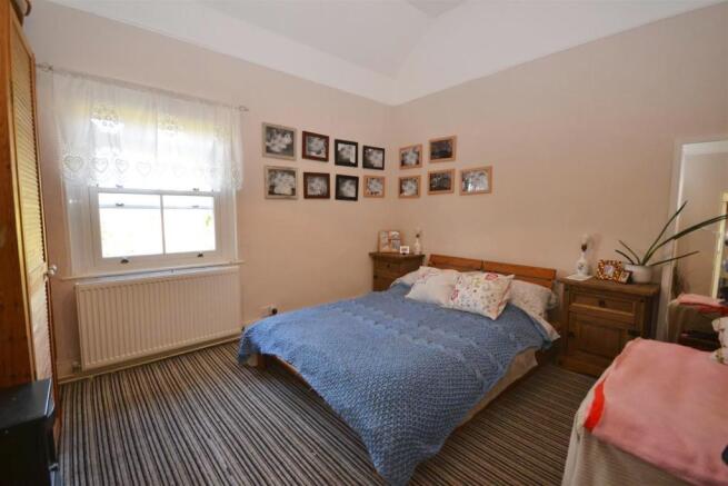 Bed1.jpg