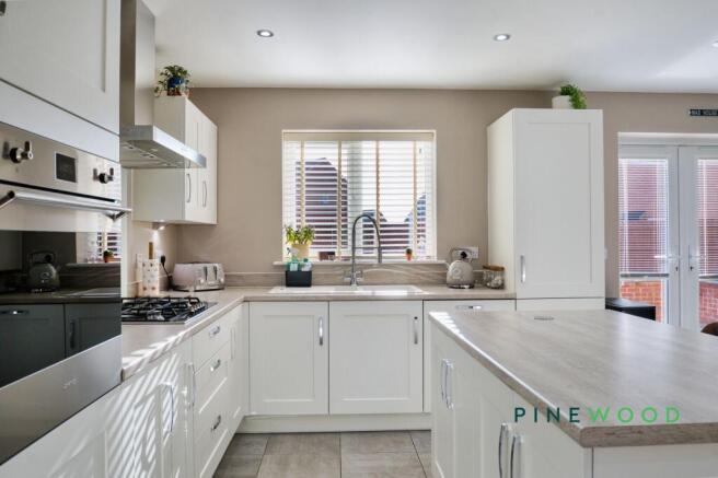 KITCHEN / DINER / BREAKFAST ROOM
