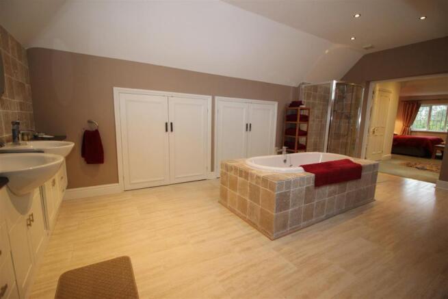 En-Suite Bathroom