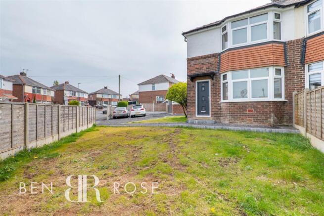 4-bed semi-detached on Edgehill Crescent, Leyland, £250,000