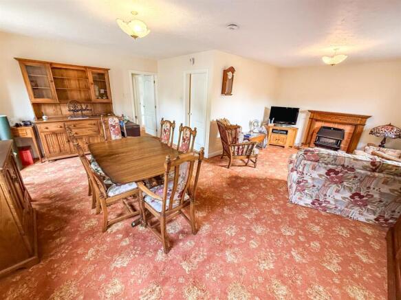Lounge/Dining Room