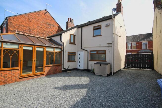 Stones throw to village centre