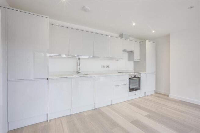 Flat 13, 17-19 Frogmoor, HP13 5DQ-5.jpg