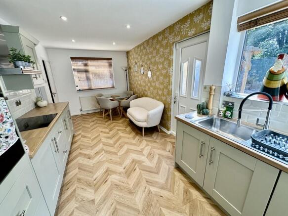 3 bed Semi-Detached for sale Image 3