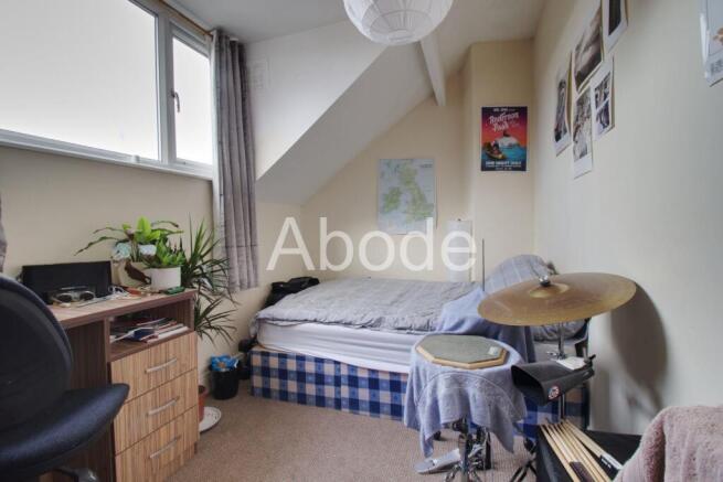 5 bed House to rent Image 6