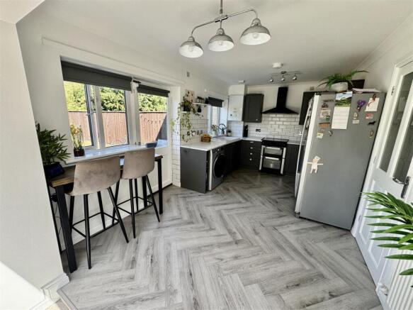 Kitchen/Breakfast Area