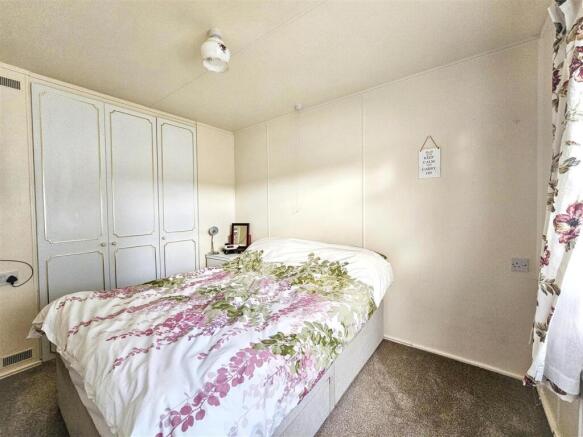 2 bed Park Home for sale Image 11