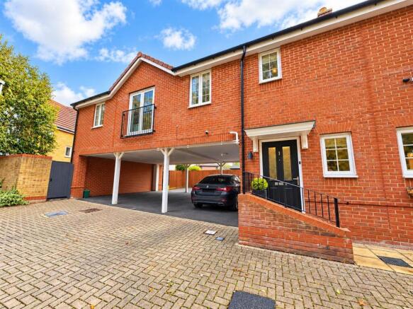 2-bed flat on Maplebrook Mews, Billericay, £390,000