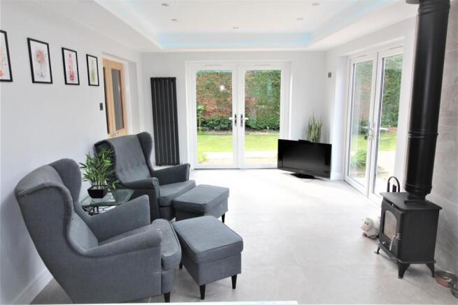 OPEN PLAN KITCHEN/DINING/LIVING ROOM