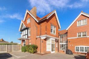 6, 19 Domneva Heights, Cuthbert Road, Westgate-on-sea CT8 8FD