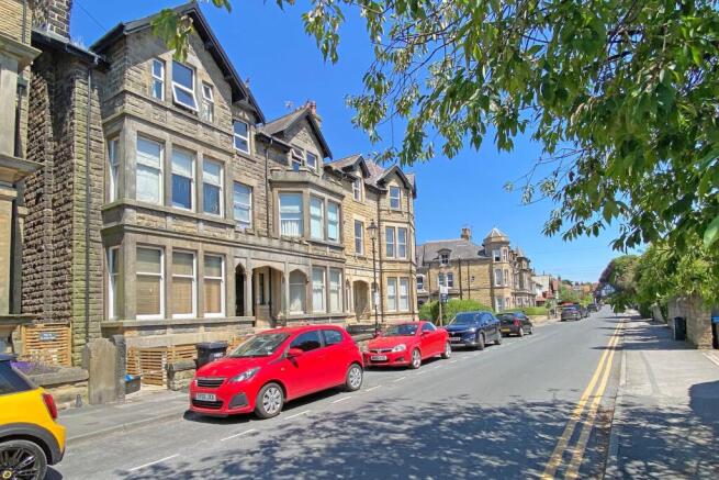 2 bed Flat for sale Image 6