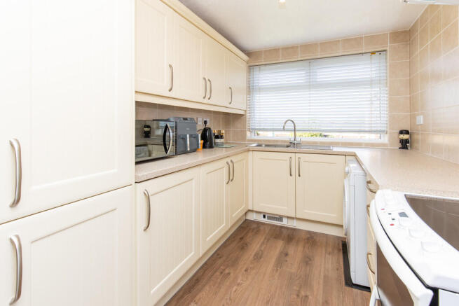 Glendale Crescent, Lostock Hall photo 4