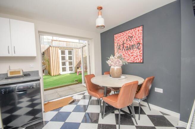 Dining area pic 2.jpg