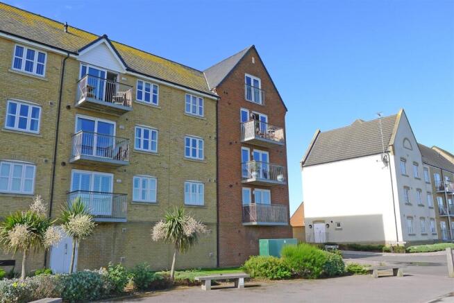 2-bed flat on Sussex Wharf, Shoreham-By-Sea, £279,950