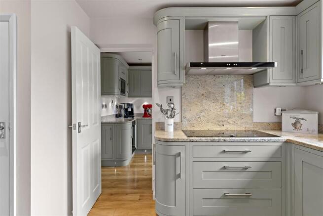 4 bed House for sale Image 7
