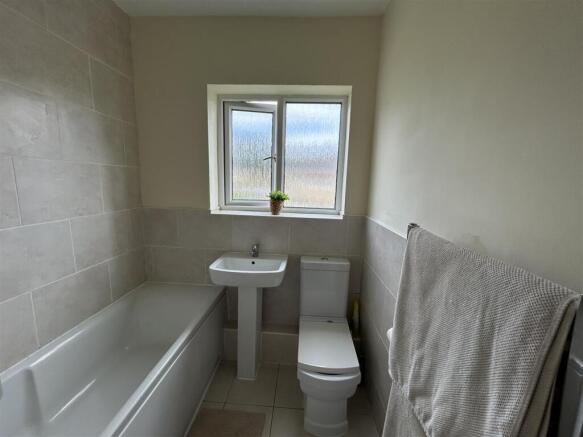 3 bed Semi-Detached for sale Image 6