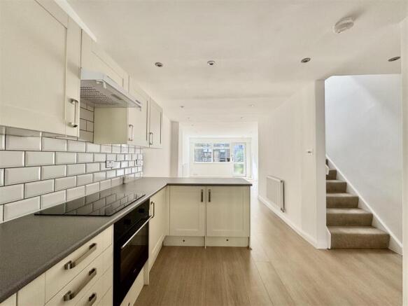 2 bed Terraced to rent Image 7