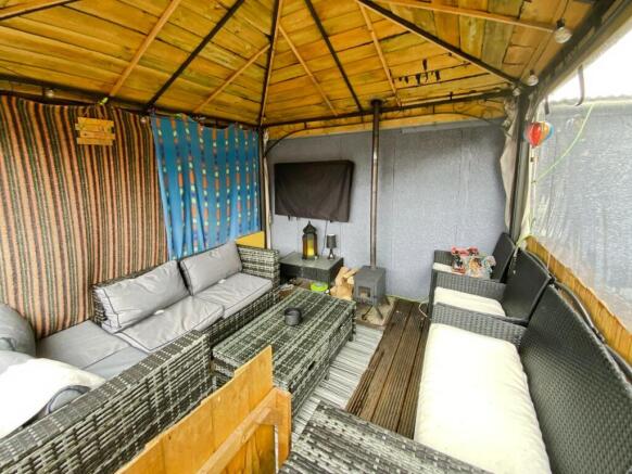 3 bed Terraced for sale Image 9