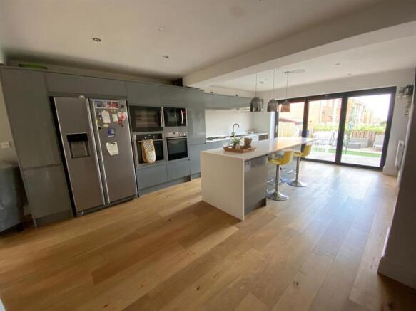 32 B Heights Kitch.jpg
