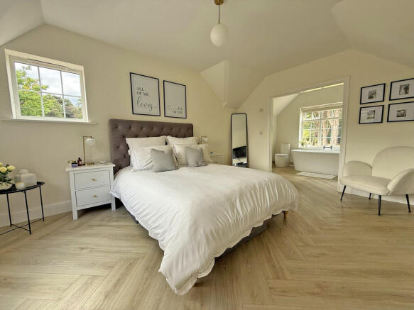 5 bed Detached for sale Image 10