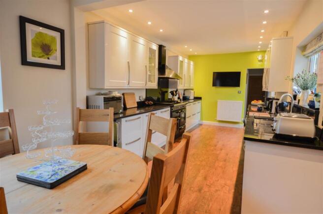 KITCHEN 2.jpg