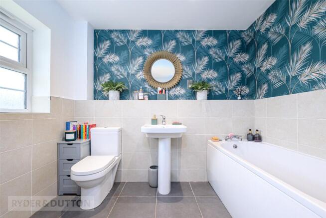 5 bed Detached for sale Image 10