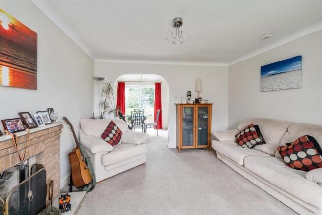 24 Glendon Way_2.jpg