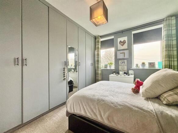 2 bed Semi-Detached for sale Image 9