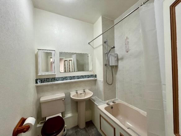 3 bed Terraced to rent Image 8