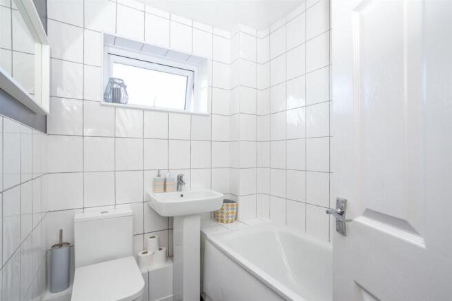 Bathroom 1.jpg