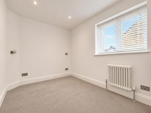 2 bed Apartment for sale Image 11