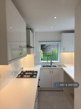 3 bed Terraced to rent Image 7