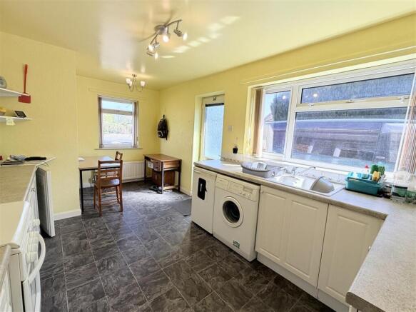 2 bed Detached Bungalow for sale Image 4