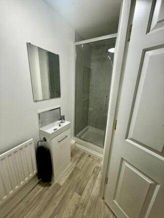 3 bed Terraced to rent Image 6