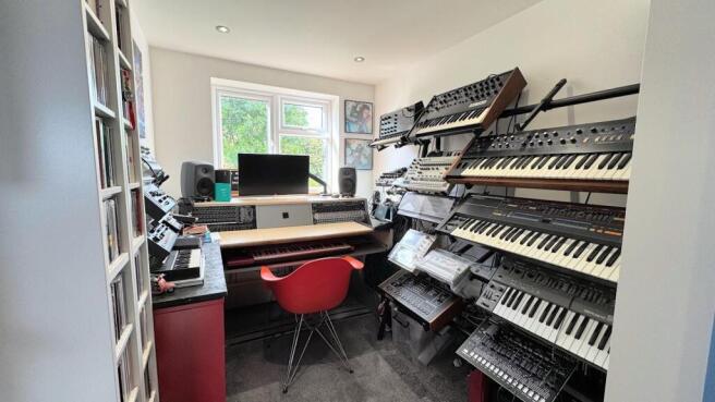 STUDY AREA/EN-SUITE