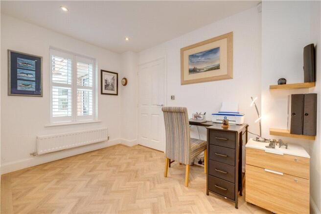 5 bed Detached for sale Image 5