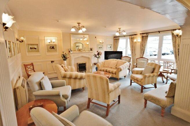 COMMUNAL LOUNGE